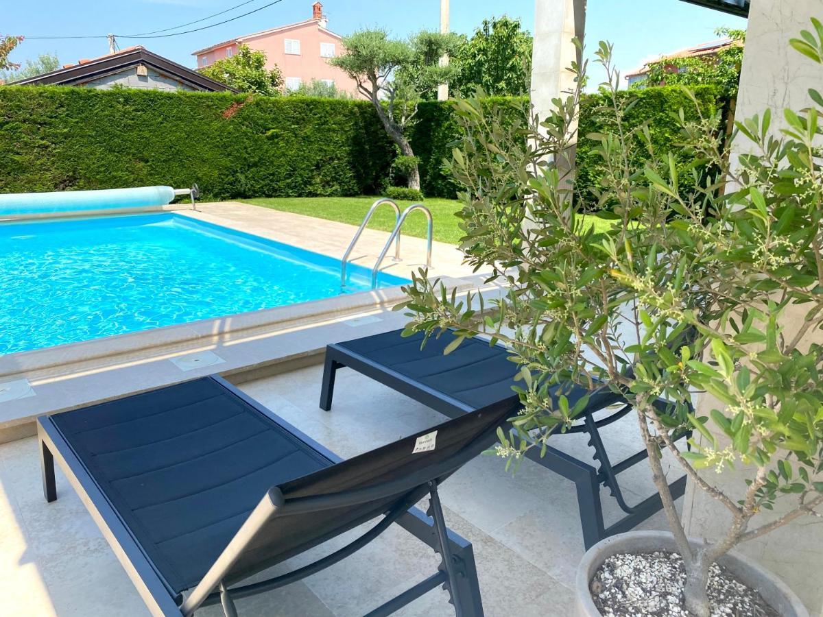 Villa Divina With Private Heated Pool Pula Exterior photo