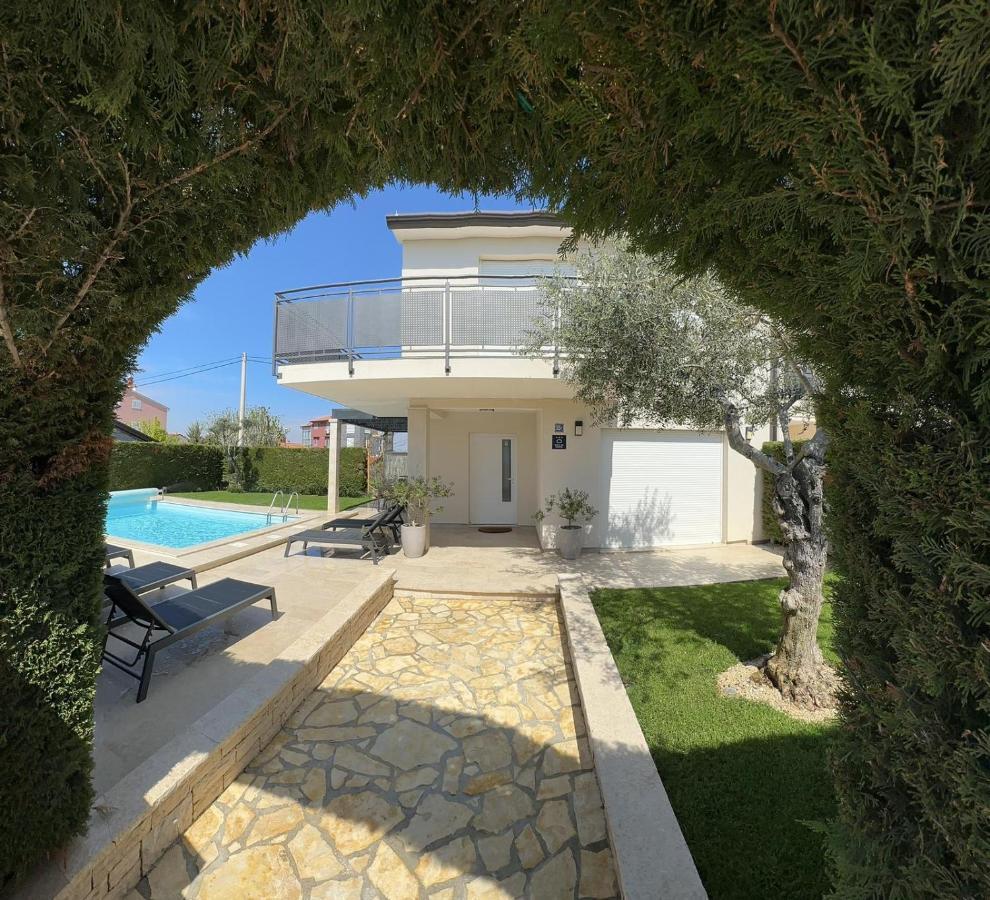 Villa Divina With Private Heated Pool Pula Exterior photo