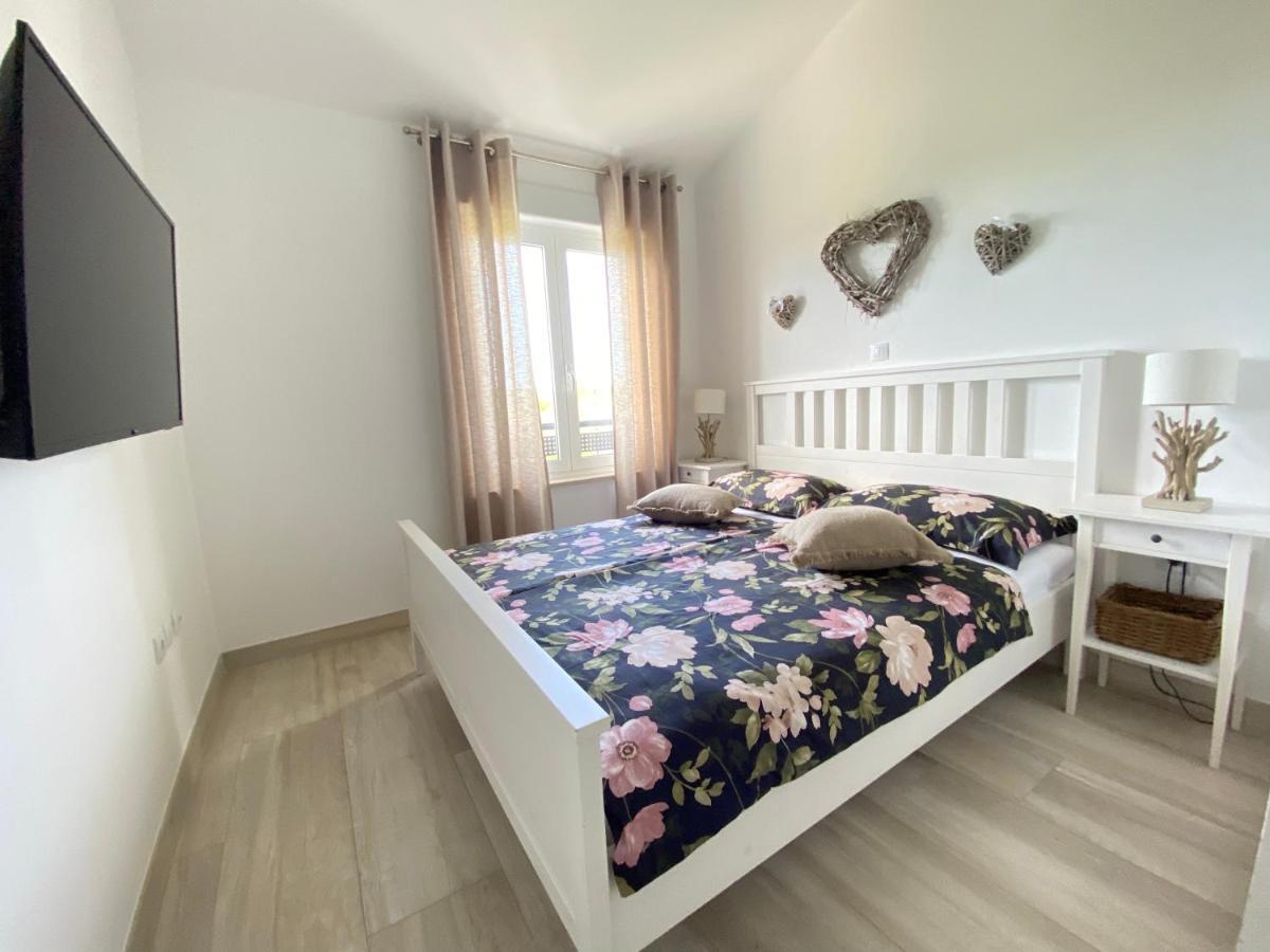 Villa Divina With Private Heated Pool Pula Exterior photo