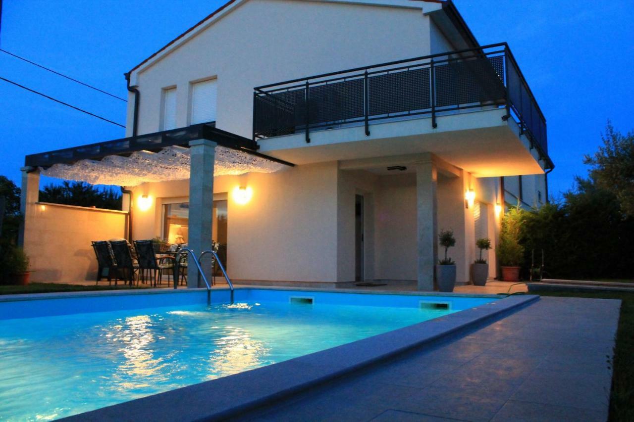 Villa Divina With Private Heated Pool Pula Exterior photo
